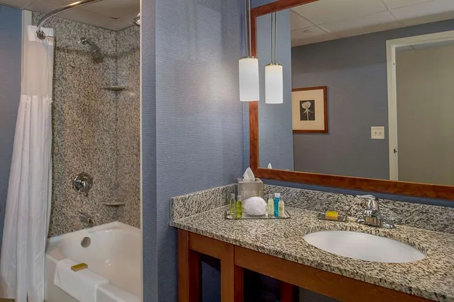 غرفة بسريرين كوين بإطلالة، Doubletree By Hilton Hotel St Louis Westport 5/5
