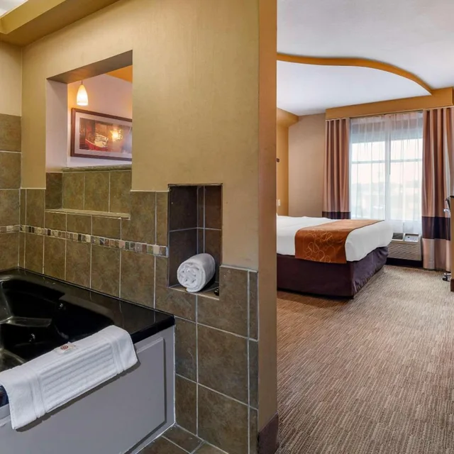 جناح بسرير كينج بجاكوزي، Comfort Suites Perrysburg - Toledo South 5/5