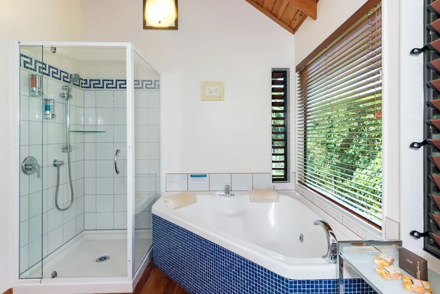 Tree Top, Studio, King Bed, Hot Tub، Abri Apartments 9/10