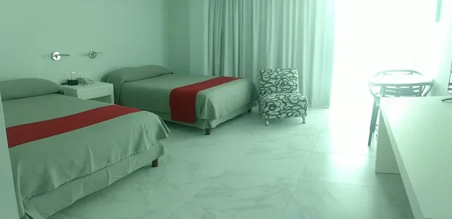 جناح جونيور، We Hotel Acapulco 2/10