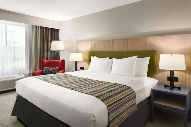 غرفة بسرير كينج لذوي الإعاقة، Country Inn & Suites by Radisson, Novi, MI 1/8