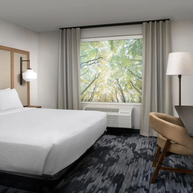 غرفة بسرير كينج بحوض استحمام لذوي الإعاقة، Fairfield Inn & Suites by Marriott Boise West 1/1