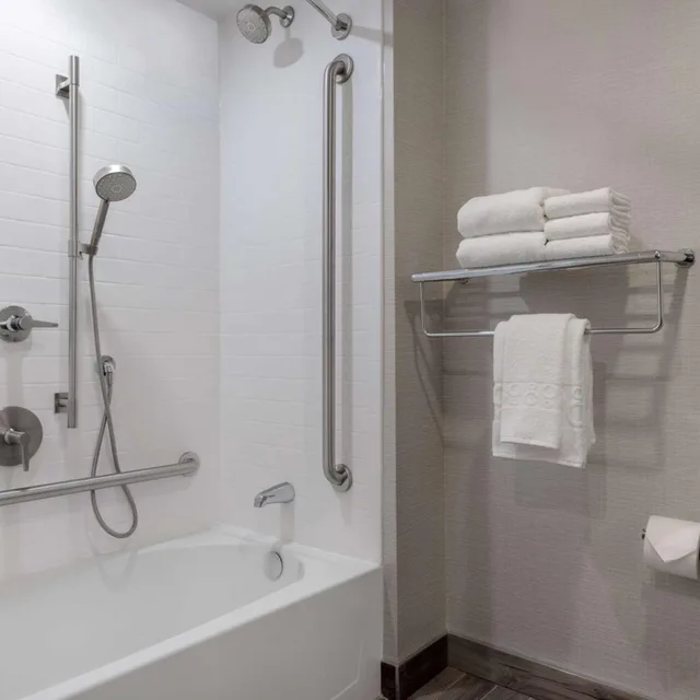 جناح استوديو بسرير كينج وسرير كوين بحوض استحمام لذوي الإعاقة، Home2 Suites by Hilton Kingston 8/9