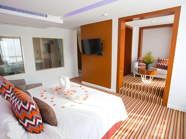Executive, Suite, Double Bed, The Paradiso JK Design Hotel 1/2
