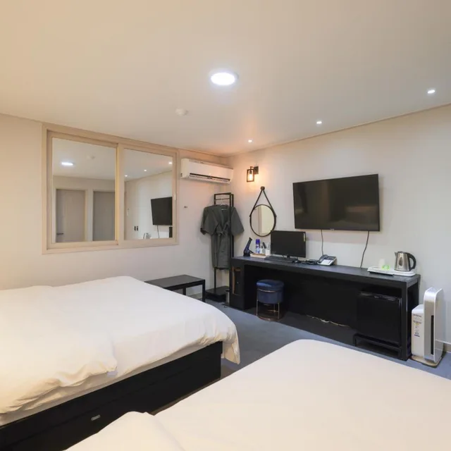 Room, Twin Beds, Vip Hotel Mok-Po 4/10