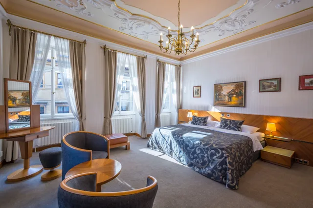 جناح، Hotel Pod Vezi 2/4