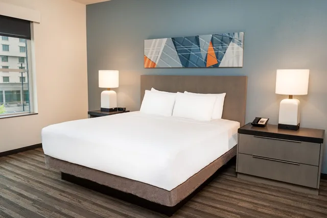 غرفة بسرير كينج مع أريكة لذوي الإعاقة، Hyatt House Nashville Airport 3/4
