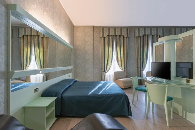 جناح بسرير كوين مع أريكة، Savoia Thermae Spa 5/8