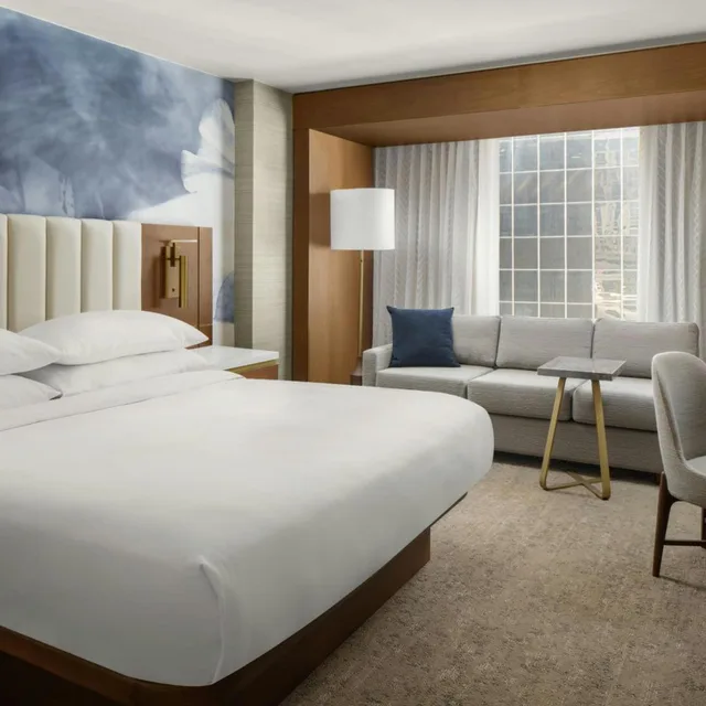 غرفة كبيرة بسرير كينج، Houston Marriott Uptown by the Galleria 2/8