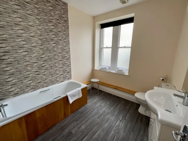 بنتهاوس عائلي بسرير كينج وسريرين منفصلين، Spilman Hotel 2/2