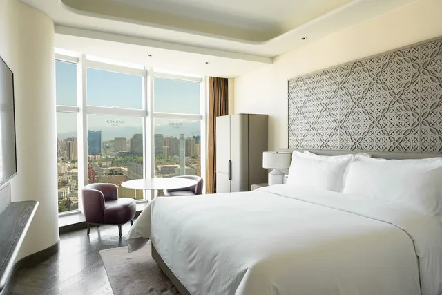 غرفة تنفيذية بإطلالة على الجبل مفردة بسرير كينج، Conrad Urumqi 1/3