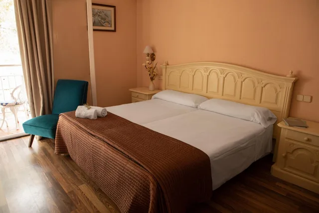 غرفة بسرير مزدوج أو سريرين منفصلين، Hotel Roger de Flor by Seleqtta 4/6