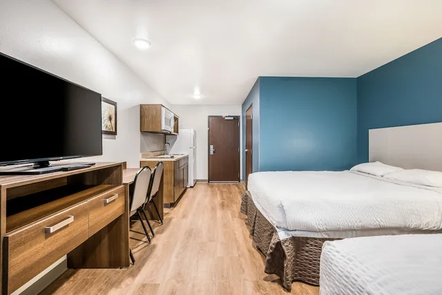 غرفة قياسية بسريرين كوين، WoodSpring Suites Merrillville 1/5