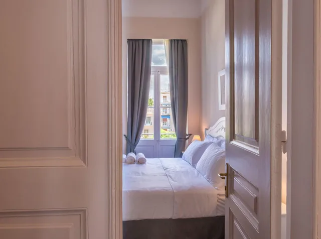 غرفة سوبيريور بسرير مزدوج بإطلالة على المتنزه بشرفة، Palladian Home 5/8