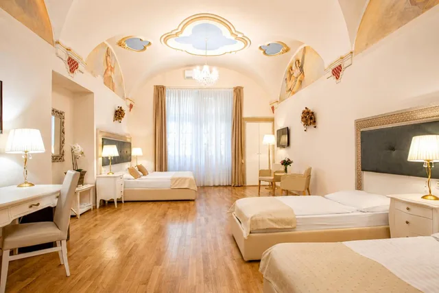 غرفة تنفيذية عائلية، Little King Hotel U Malvaze 5/10