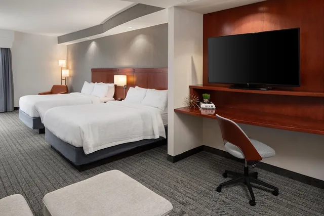 Suite, Multiple Beds, Accessible، Courtyard Mankato 2/3