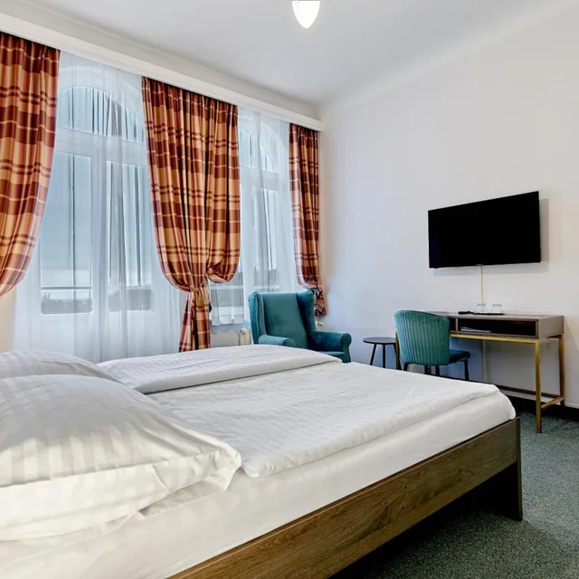 Room, Double or Twin Bed, Pool Access، Hotel Maxim 7/10