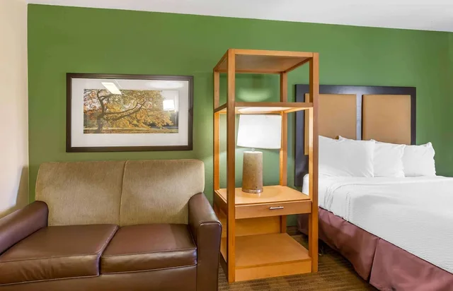استوديو ديلوكس بسرير كوين مع أريكة، Extended Stay America Suites Phoenix Midtown 1/9