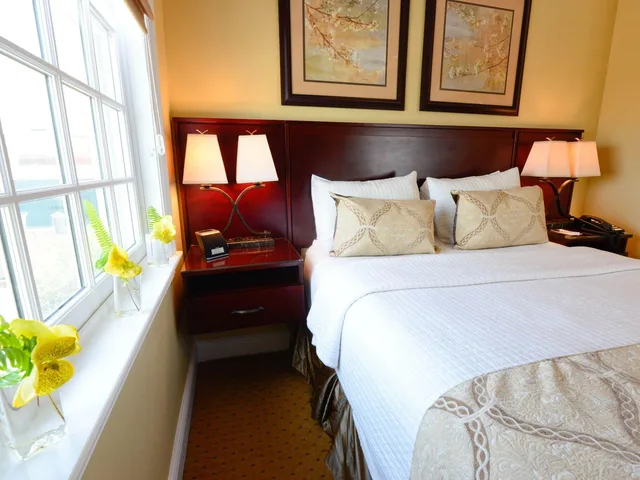 غرفة قياسية بسرير كوين، Nassau Inn 2/2