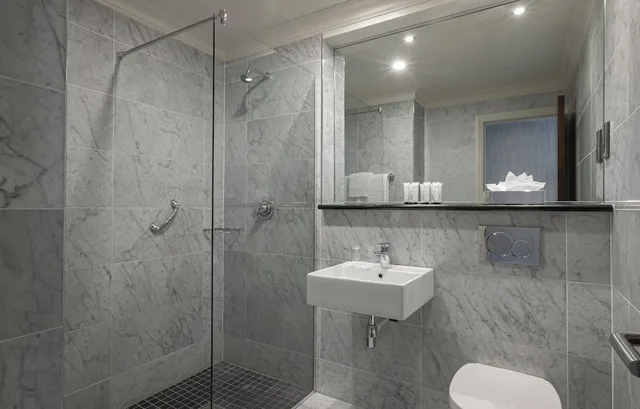 غرفة قياسية ثلاثية بسرير مزدوج وسرير فردي بغرفة نوم واحدة، Eyre Square Hotel 4/5