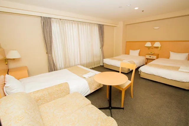 غرفة ثلاثية، Hotel Camelot Japan 2/3