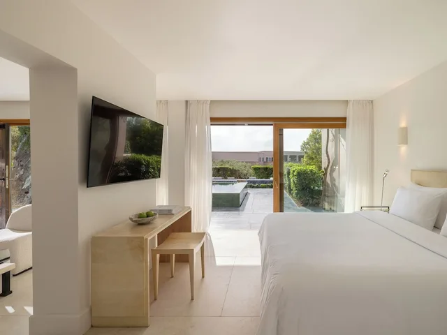 جناح عائلي بسرير مزدوج وسريرين منفصلين، Cape Sounio, A Resort to Live 1/4