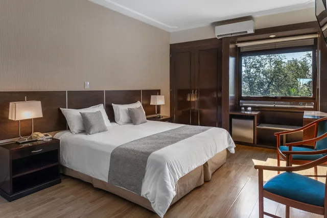 غرفة ديلوكس بسرير مزدوج بإطلالة، Ramada Plaza by Wyndham Tucuman 1/5