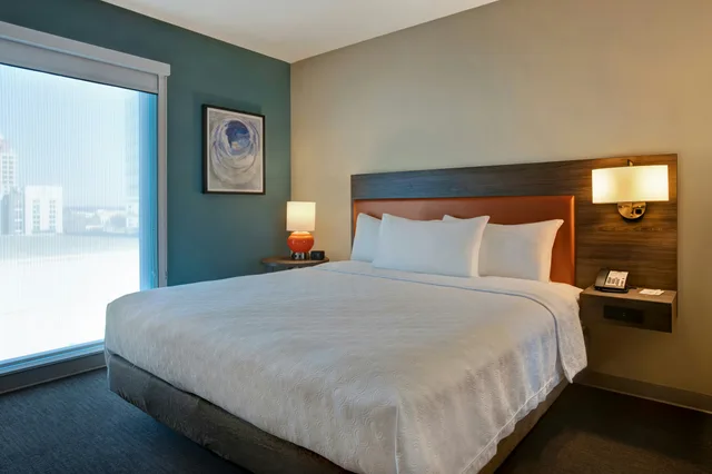 1 Bedroom, Suite, King Bed, Home2 Suites By Hilton Charlotte Uptown Nc 1/2