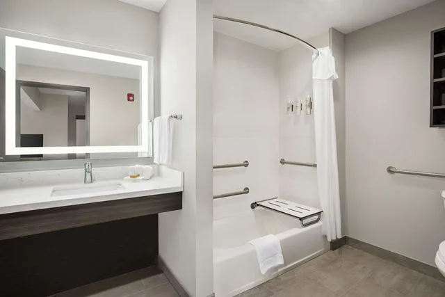 جناح استوديو بسرير كينج لذوي الإعاقة، Homewood Suites by Hilton Springfield Medical District 1/2