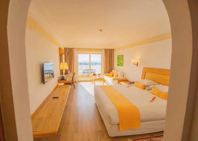 غرفة فاخرة بسريرين منفصلين بإطلالة على المسبح، Timoulay Hotel Spa Agadir 5/10