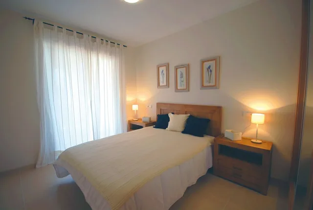 شقة بسريرين منفصلين وسرير كوين بغرفتي نوم بإطلالة جزئية على البحر مع أريكة، Apartamentos Playamarina 6/10