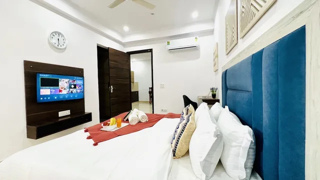 1 Bedroom, Apartment, King Bed, ZEN Suites Golf Course Road 1/8