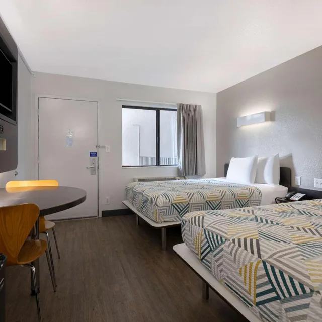 1 Full Bed ADA/Tub/Micfridge، Motel6 San Antonio, TX - West SeaWorld 10/10