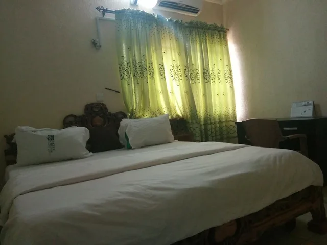 Suite, Queen Bed, Ekulu Green Guest House 2/3