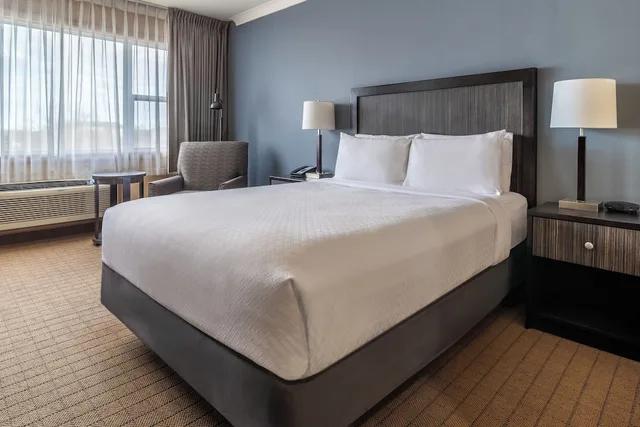 غرفة قياسية بسرير كينج، Inn on Prince Hotel and Conference Centre Truro 1/5