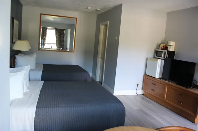 Standard, 2 Double Beds, Bancroft Inn and Suites 3/8