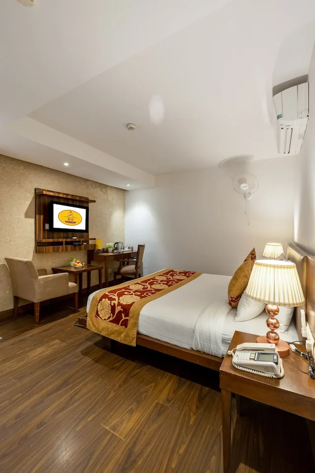 Deluxe, King Bed, Hotel Arch Plaza 8/10