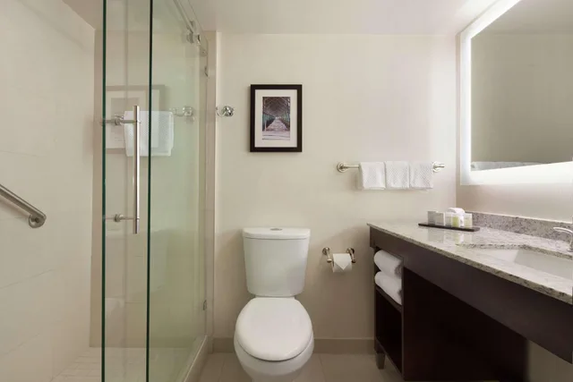 2 Rooms, Suite, 2 Queen Beds, Atrium Building، Embassy Suites by Hilton Jacksonville Baymeadows 3/4