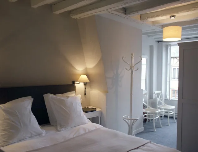 غرفة قياسية بسرير مزدوج، Hotel La Licorne 1/1