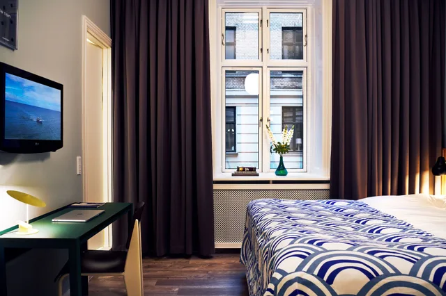غرفة صغيرة بسرير كوين، Coco Hotel 4/7