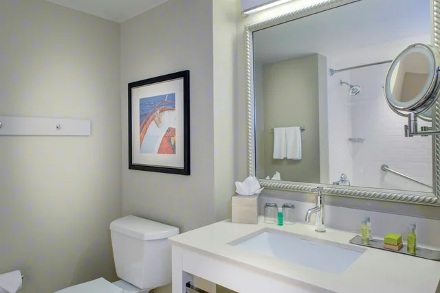 غرفة بسرير كينج، Doubletree By Hilton Hotel Biloxi 2/3