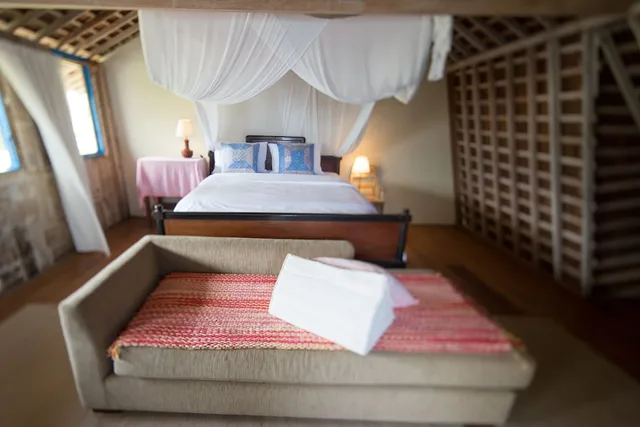 2 Bedrooms, Deluxe, Cottage, 1 King and 1 Single Beds, Ocean Front، Pondok Pisang 3/8