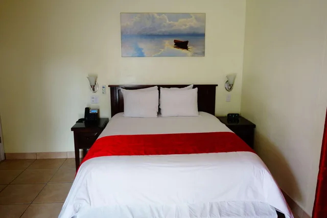 غرفة بسرير مزدوج لذوي الإعاقة، The Lodgings Hotel SureStay Collection by Best Western 1/2