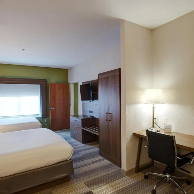 غرفة بسريرين كوين وسرير كوين، Holiday Inn Express La Plata 5/5