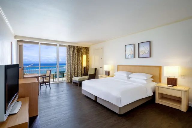 Room, King Bed, Ocean Front, Hyatt Regency Guam 2/8