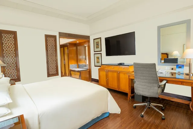 جناح تنفيذي بسرير كينج بغرفة نوم واحدة للمدخنين، Hyderabad Marriott Hotel And Convention Centre 4/9