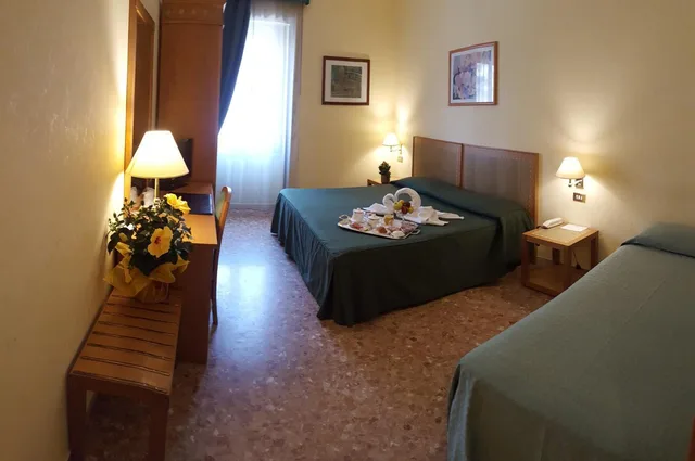 غرفة ثلاثية، Nuovo Albergo 4/10