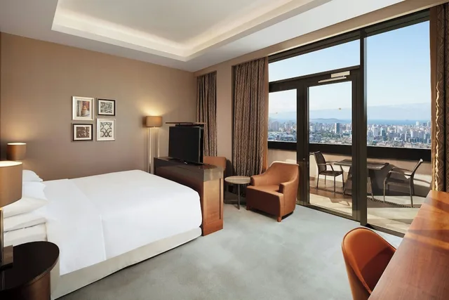 غرفة كلوب بسرير مزدوج بشرفة، Sheraton Grand Istanbul Atasehir 1/4