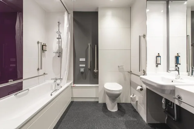غرفة سوبيريور بسرير كينج لذوي الإعاقة، Premier Inn London Tottenham Hale Hotel 2/2