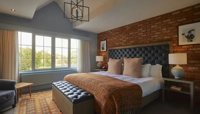 Biggy, King Bed, Riverside, The Great House at Sonning 2/3